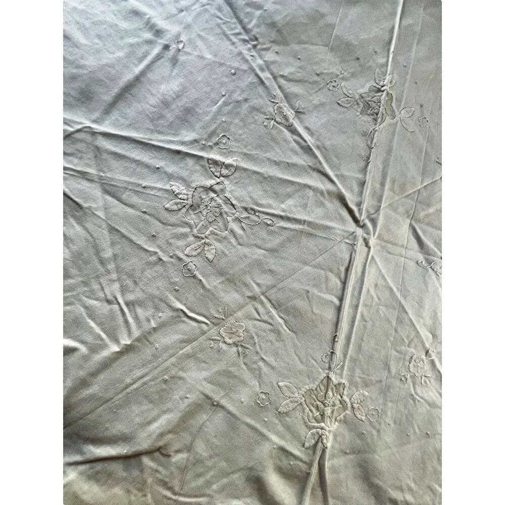 Round Beige Cotton Tablecloth With Madeira Style Appliqué Floral Design 34